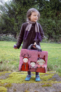 Mlle Héloïseのイラストがプリントされた布製かばん