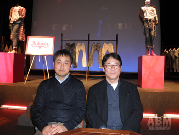 新生ボブソンの齋藤俊一社長（左）と、吉田浩二会長